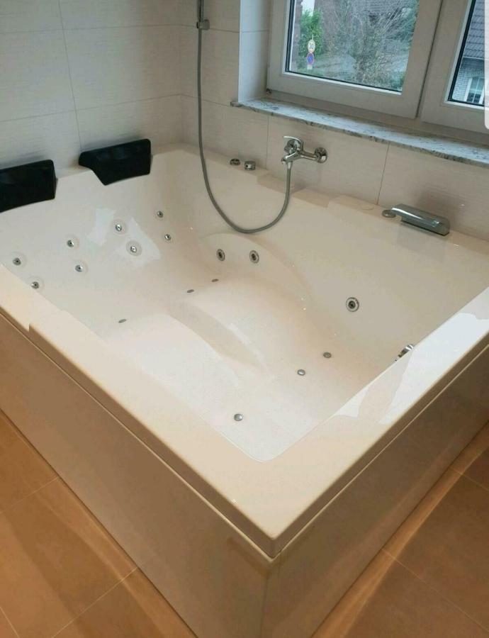 Ferienwohnung Mit Jacuzzi Naehe Flughafen Koeln Bonn โทรสดอร์ฟ ภายนอก รูปภาพ