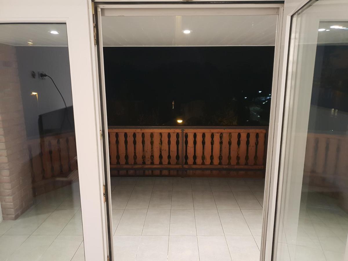 Ferienwohnung Mit Jacuzzi Naehe Flughafen Koeln Bonn โทรสดอร์ฟ ภายนอก รูปภาพ