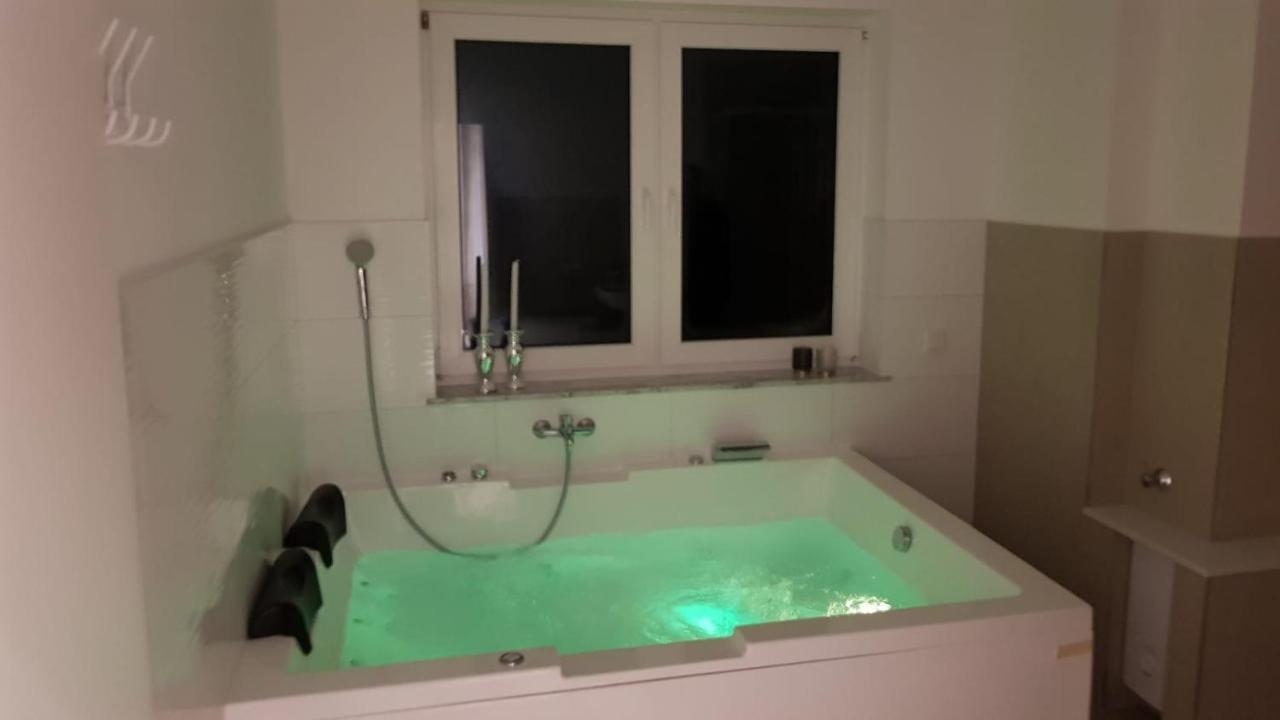 Ferienwohnung Mit Jacuzzi Naehe Flughafen Koeln Bonn โทรสดอร์ฟ ภายนอก รูปภาพ