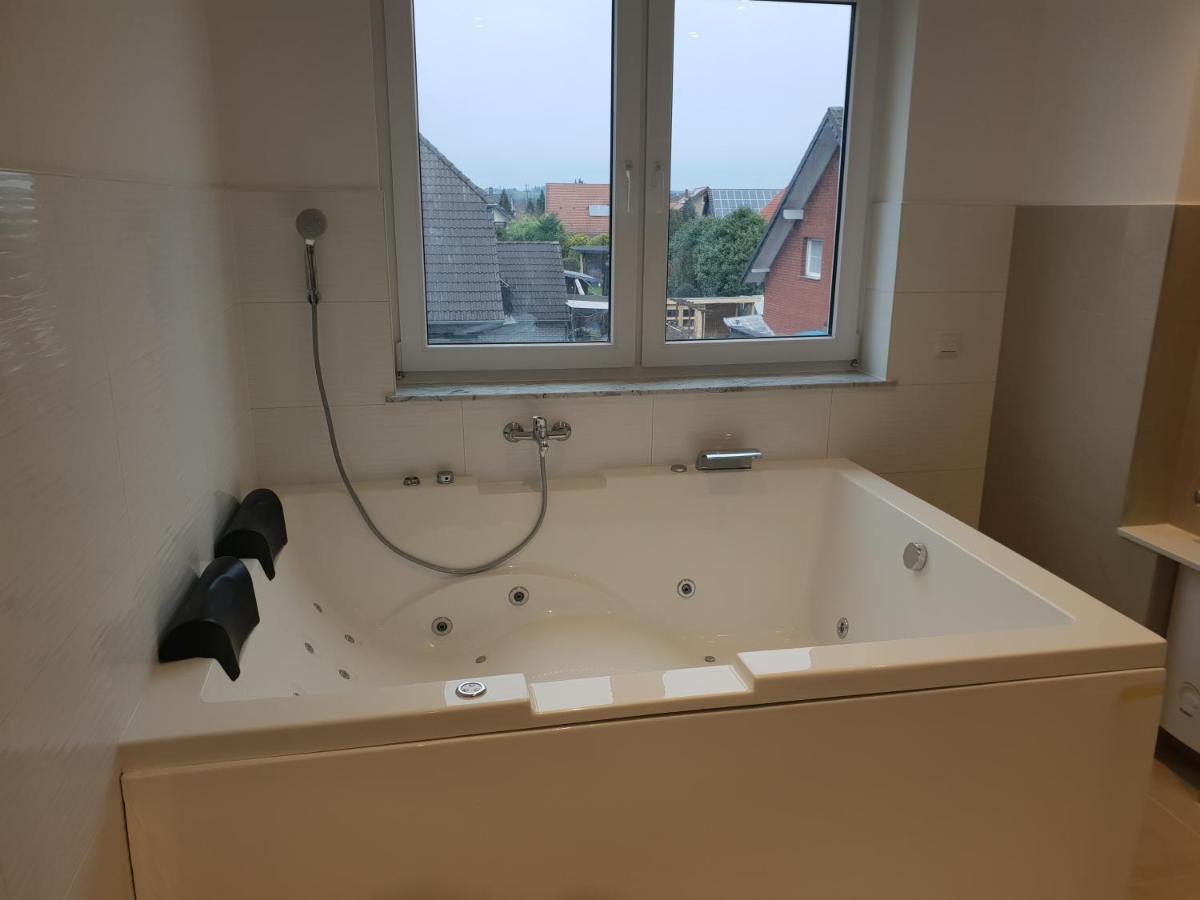 Ferienwohnung Mit Jacuzzi Naehe Flughafen Koeln Bonn โทรสดอร์ฟ ภายนอก รูปภาพ